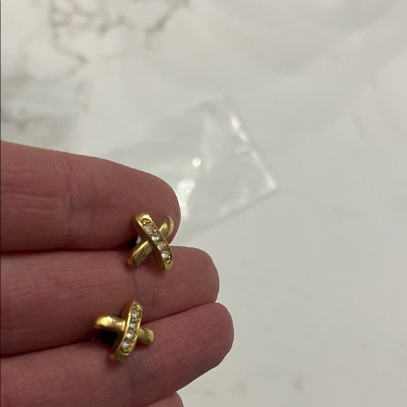 Elegant Gold and diamond Women's Earrings - Picture 2 of 4